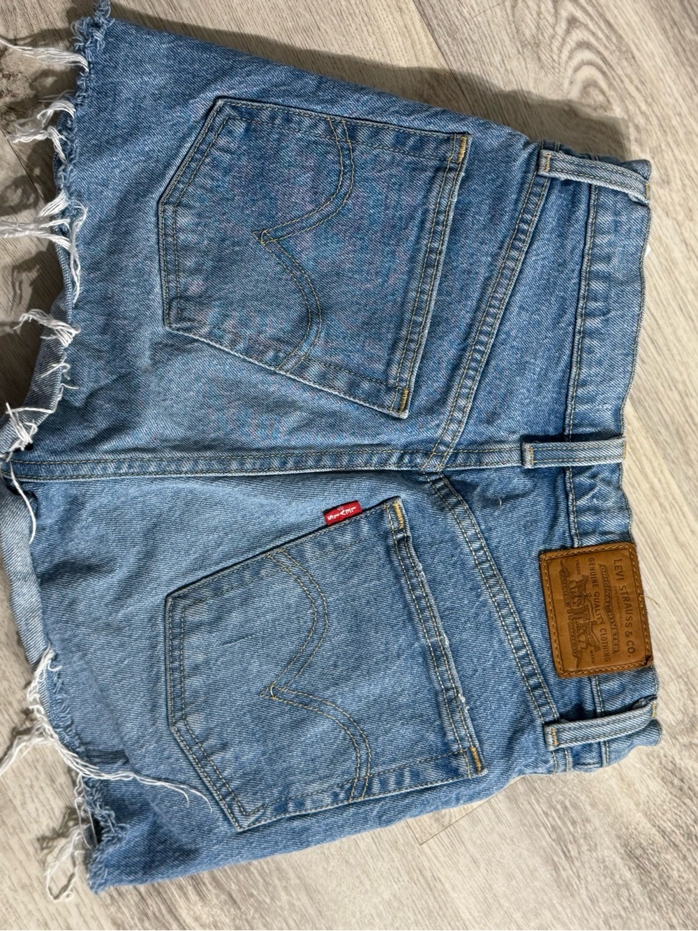 Levi’s Ribcage Short Distressed Shorts - Picture 4 of 5